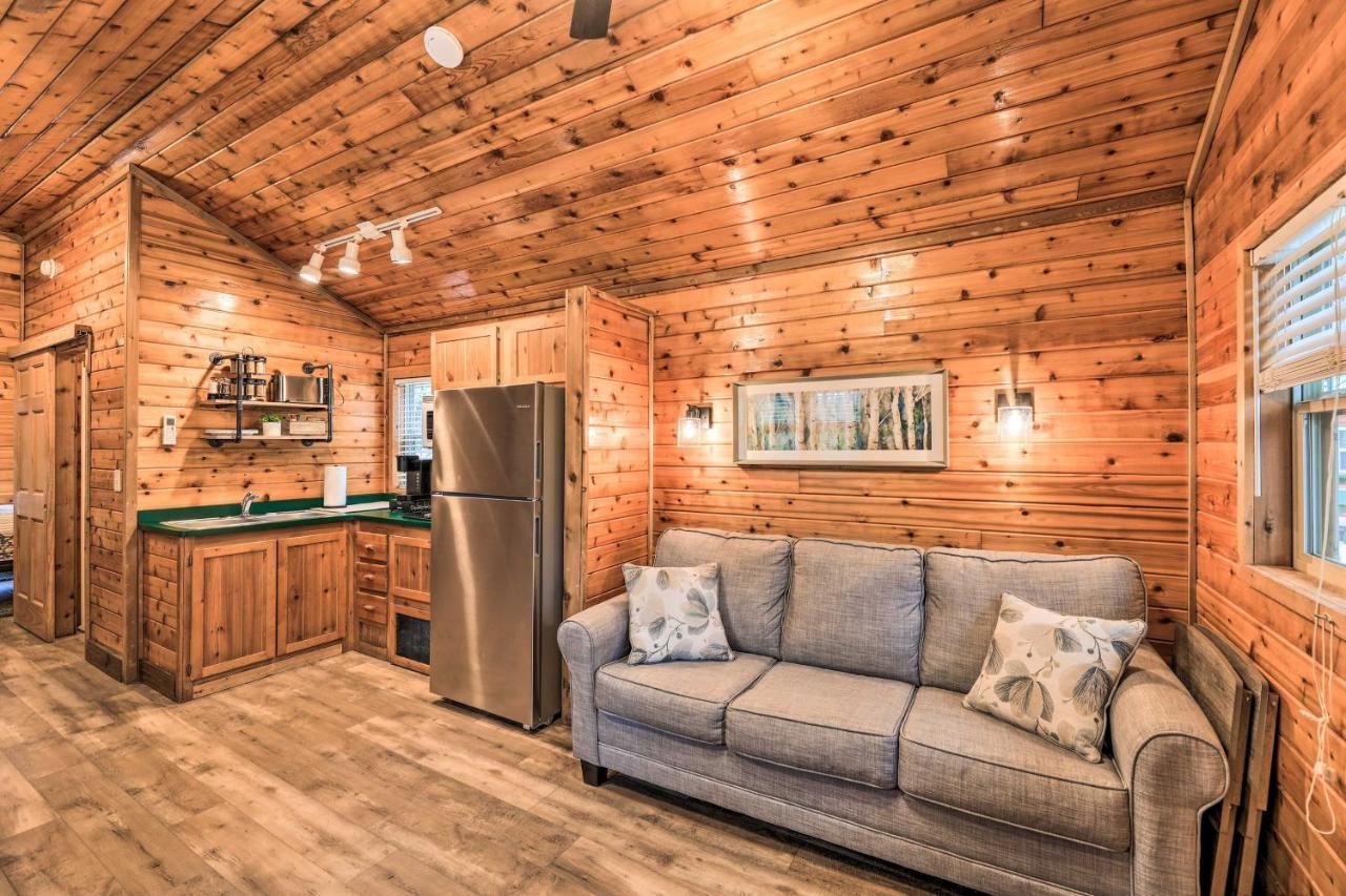 Charming New Bern Log Cabin - Pets Welcome! Exterior photo