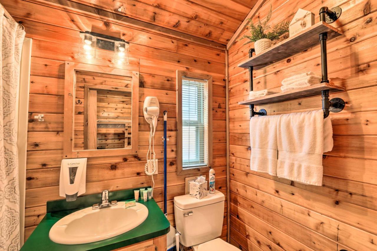 Charming New Bern Log Cabin - Pets Welcome! Exterior photo