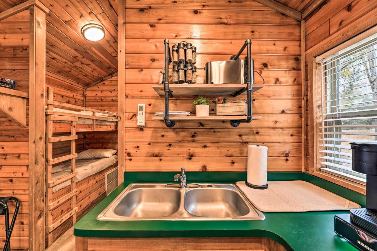 Charming New Bern Log Cabin - Pets Welcome! Exterior photo