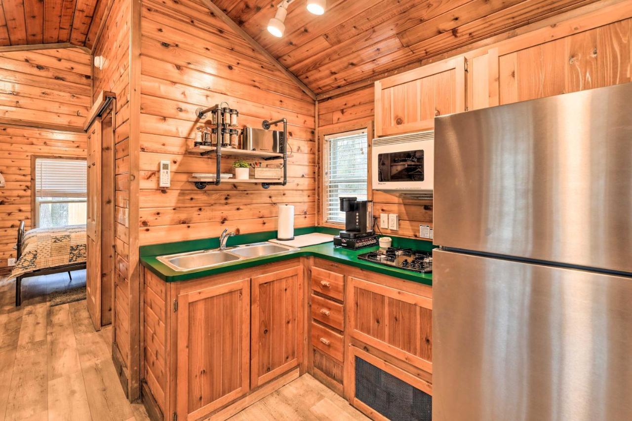 Charming New Bern Log Cabin - Pets Welcome! Exterior photo