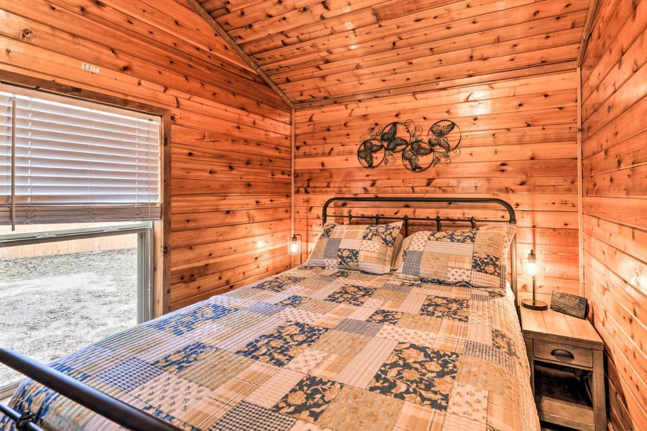 Charming New Bern Log Cabin - Pets Welcome! Exterior photo